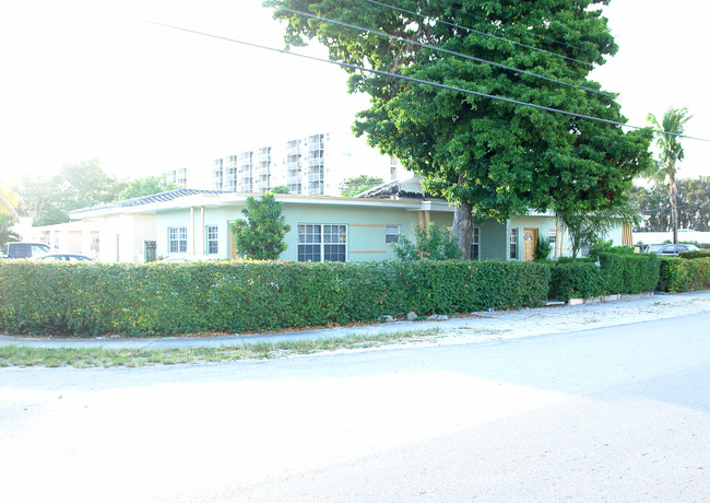 1200 NE 109th St in Miami, FL - Building Photo - Building Photo