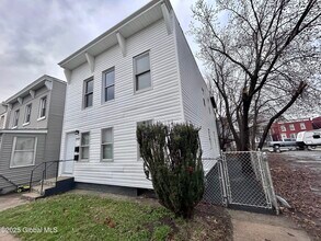2523 Callahan Ave in Watervliet, NY - Building Photo - Building Photo