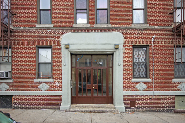 759 44th St in Brooklyn, NY - Foto de edificio - Building Photo