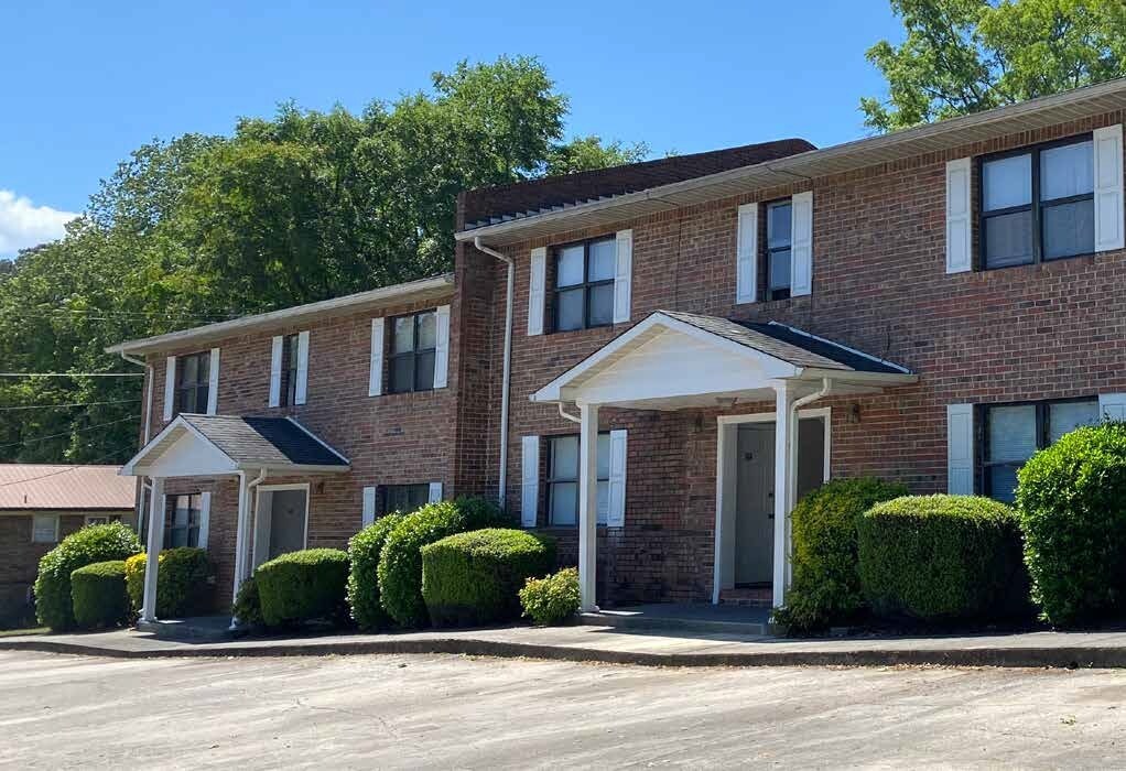 Garden Heights Annex in Calhoun, GA - Foto de edificio