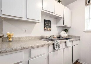 4422 Weaver Rd in Houston, TX - Building Photo - Building Photo