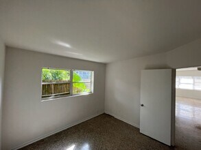 1427 Virginia Dr in Orlando, FL - Building Photo - Building Photo