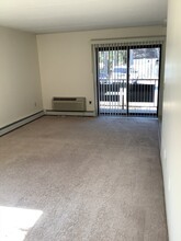 35 Cambridge Rd, Unit #402 in Woburn, MA - Foto de edificio - Building Photo