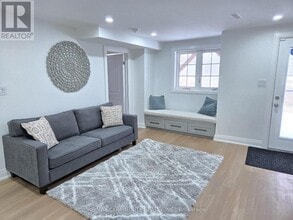 3279 Turnstone Blvd in Pickering, ON - Building Photo - Building Photo