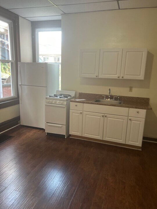 3706 Bates St in Pittsburgh, PA - Building Photo