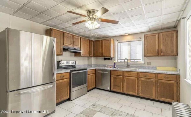 112 Grove St in Scranton, PA - Building Photo - Building Photo