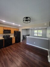 1210 SE 3rd Ter, Unit A in Lee's Summit, MO - Foto de edificio - Building Photo