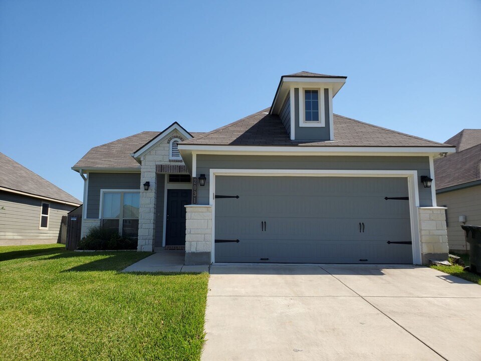 2031 Polmont Dr in Bryan, TX - Building Photo