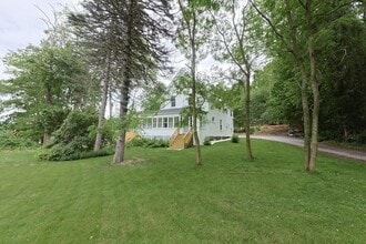 1250 Pleasant St in Worcester, MA - Building Photo - Building Photo