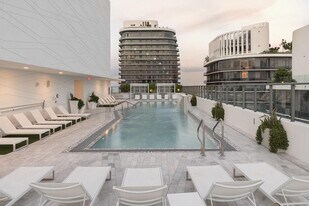 Solitair Brickell Apartments in Miami, FL - Building Photo