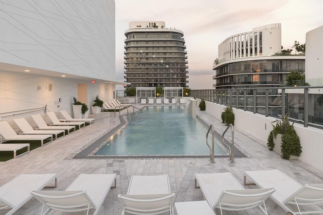 Solitair Brickell Apartments in Miami, FL - Building Photo