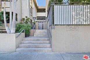 11640 Woodbridge St in Los Angeles, CA - Building Photo