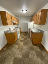2124 E Divide Ave in Bismarck, ND - Building Photo - Building Photo