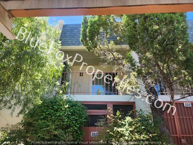 1600 N Wilmot Rd in Tucson, AZ - Building Photo - Building Photo