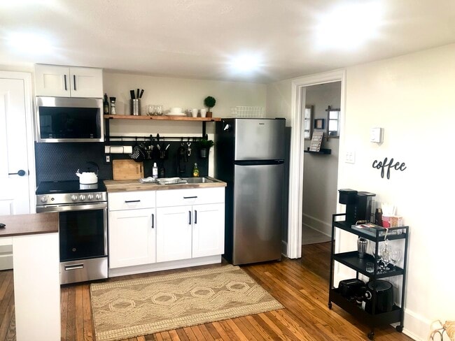 893 Parkway Ave, Unit Up