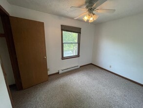 Leslie Manor Apartments in West Lafayette, IN - Foto de edificio - Building Photo