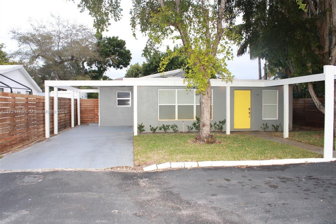 4030 NE 13th Ave in Oakland Park, FL - Building Photo