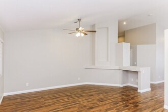 828 Dulce Fountain Way in Henderson, NV - Building Photo - Building Photo