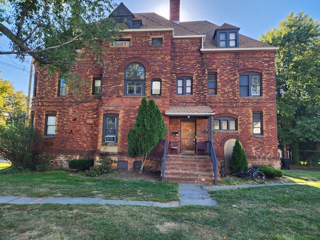 720 Madison Ave, Unit 3