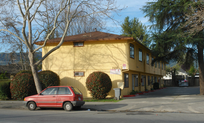 7131 Church St in Gilroy, CA - Foto de edificio - Building Photo