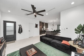 6739 Calhoun Rd in Houston, TX - Building Photo - Building Photo