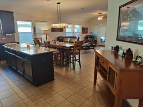 528 S Brook Dr in Leander, TX - Foto de edificio - Building Photo