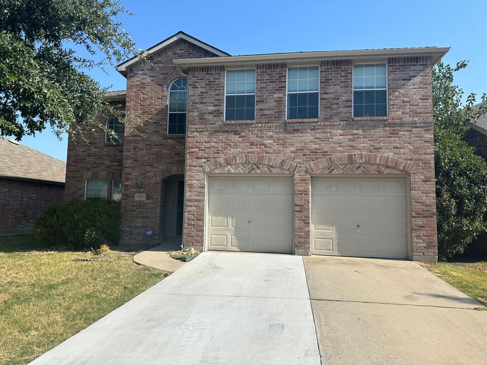 1509 Kittyhawk Dr in Little Elm, TX - Foto de edificio