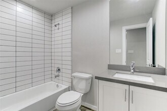645 E 11th 1/2 St-Unit -3 in Houston, TX - Building Photo - Building Photo