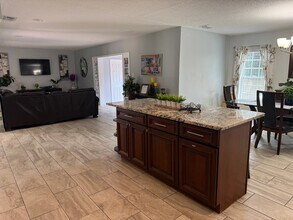 914 W Cimmeron Dr in Tampa, FL - Building Photo - Building Photo