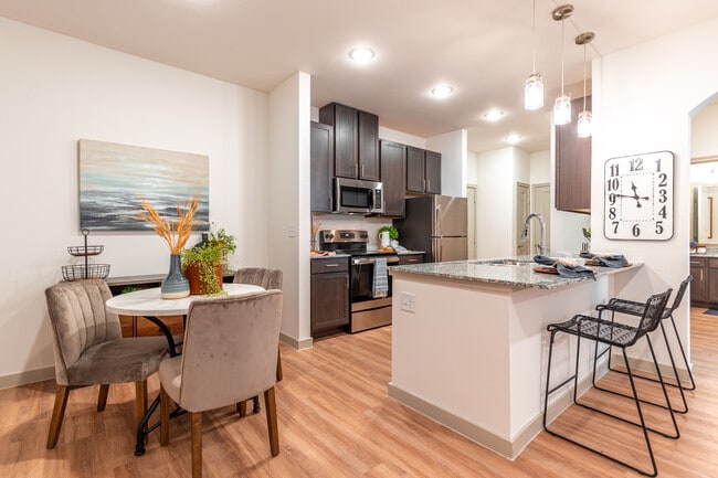 Luxia Grand Prairie in Grand Prairie, TX - Foto de edificio - Interior Photo
