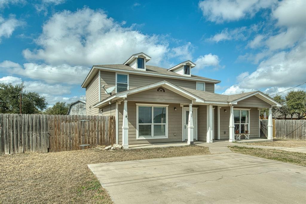 104 Castleberry Ct in Bertram, TX - Building Photo