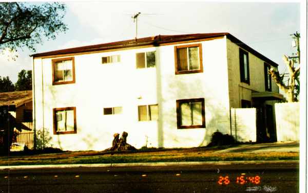 915-919 E Chestnut Ave in Santa Ana, CA - Foto de edificio - Building Photo