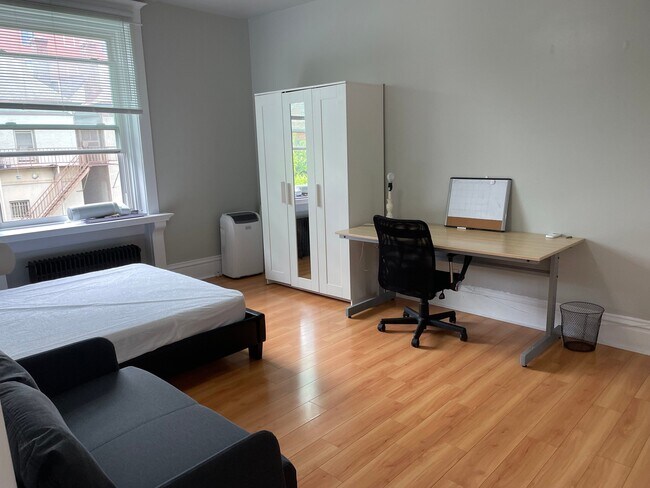 746 Broughton St, Unit 2B in Pittsburgh, PA - Foto de edificio - Building Photo