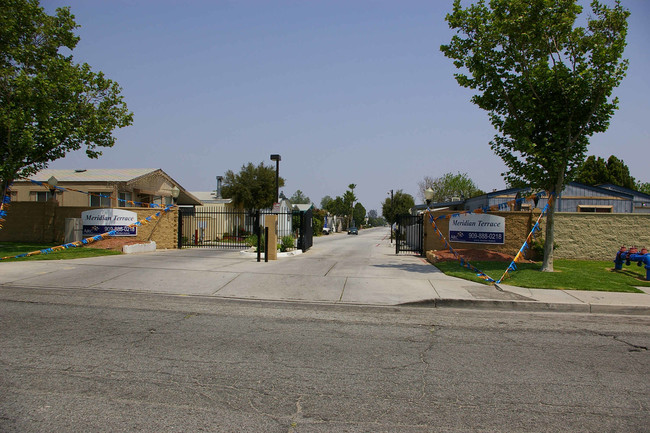 Meridian Terrace Mobile Home in San Bernardino, CA - Foto de edificio - Building Photo