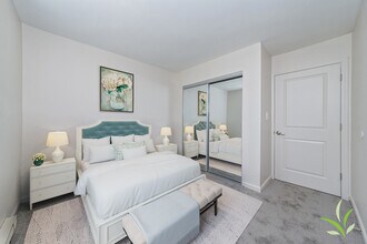 Day Heights Meadows in Milford, OH - Foto de edificio - Building Photo