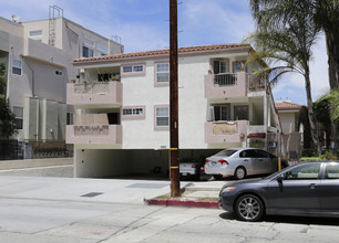 Dickens Courtyard  Three in Van Nuys, CA - Building Photo - Building Photo