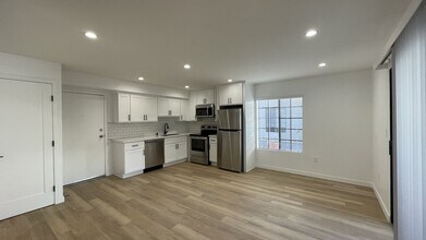 7032 Remmet Ave in Los Angeles, CA - Building Photo - Building Photo