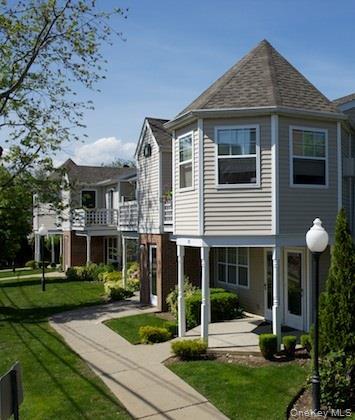 55 5th Ave in Bay Shore, NY - Building Photo