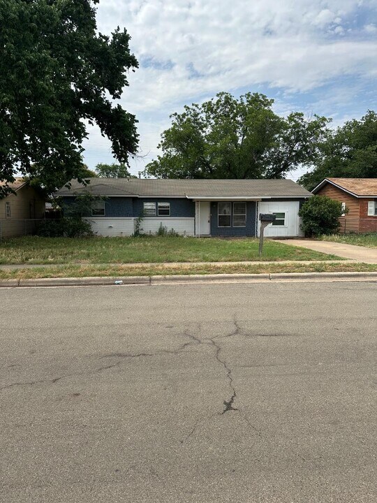 2113 73rd St in Lubbock, TX - Building Photo