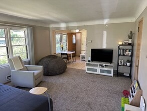 3327 Taylor St NE in Minneapolis, MN - Building Photo - Building Photo