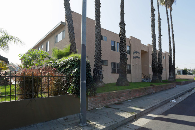 Fiveforty Imperial Apartments in Los Angeles, CA - Building Photo - Building Photo