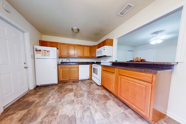 1649 Airport Dr in Tallahassee, FL - Building Photo - Building Photo