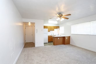 Pacific Highlands Apartments in Natrona Heights, PA - Foto de edificio - Interior Photo