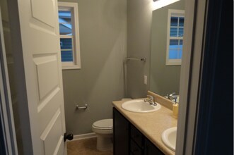 101 Scuppernong Way in Clayton, NC - Foto de edificio - Building Photo