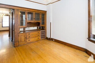 2523 N California Ave, Unit 2 in Chicago, IL - Building Photo - Building Photo