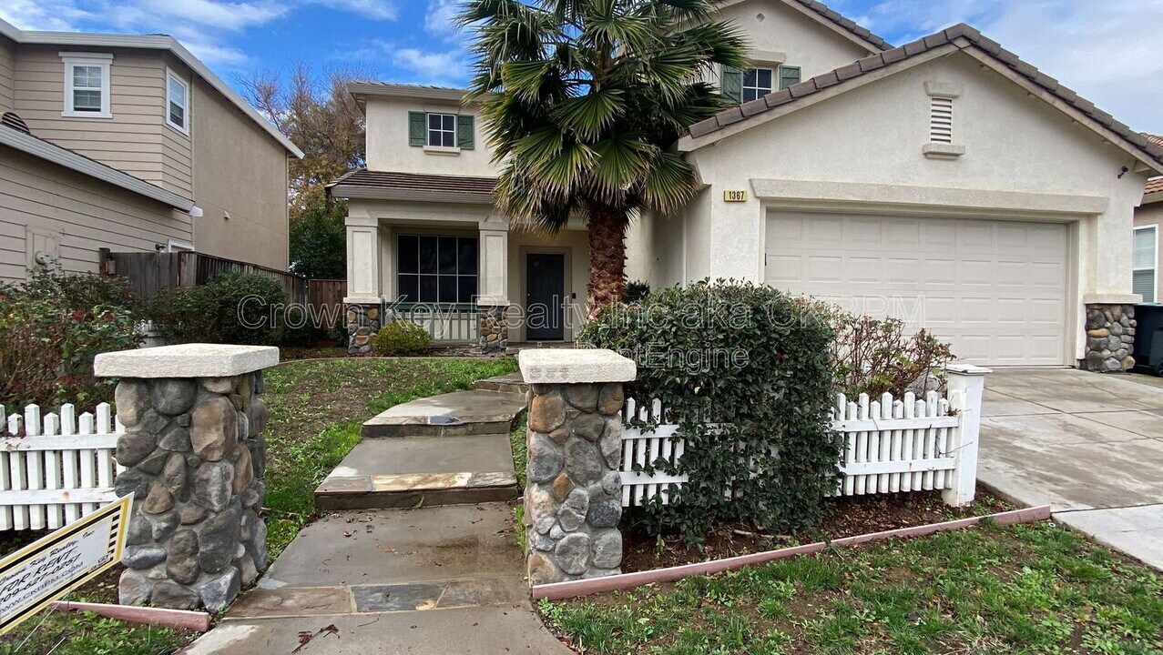 1367 Gwerder St in Tracy, CA - Building Photo