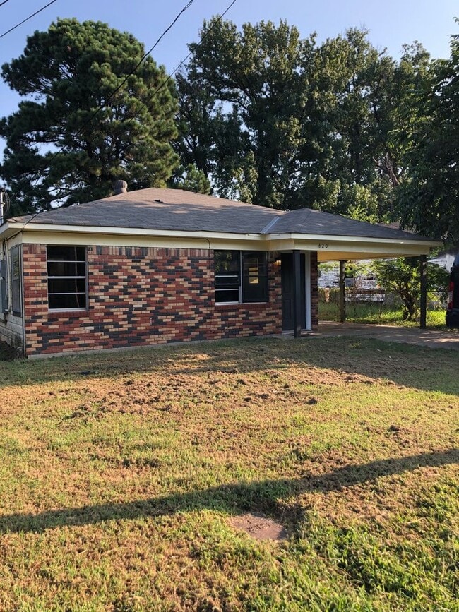 property at 620 W 63rd St