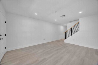 727 Kensington Lake Cir in Brandon, FL - Building Photo - Building Photo