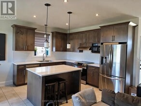 7 Montgomery Wy in Ingersoll, ON - Building Photo - Building Photo