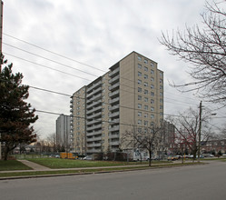 35 Cedarcroft Blvd in Toronto, ON - Building Photo - Building Photo